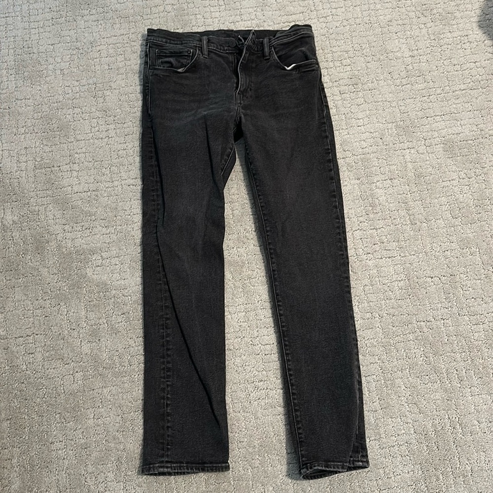 Men’s black Levi jeans